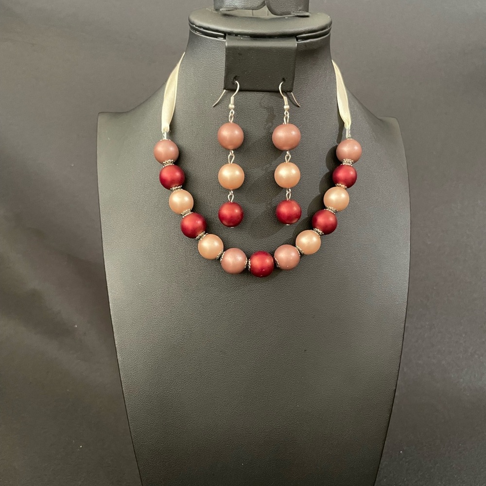 Beautiful ball and ribbon necklace and earring set